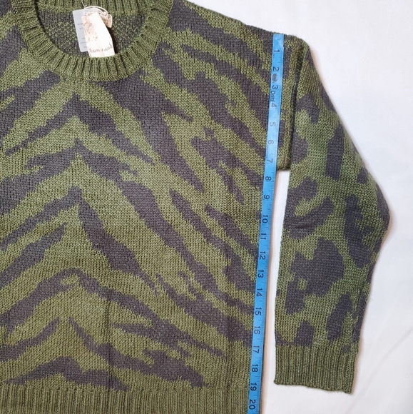 NWT Olive Green/Charcol Animal Print Sweater - Picture 6 of 7